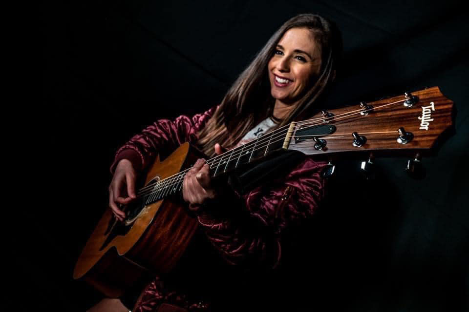ABOUT LISA DE NOVO